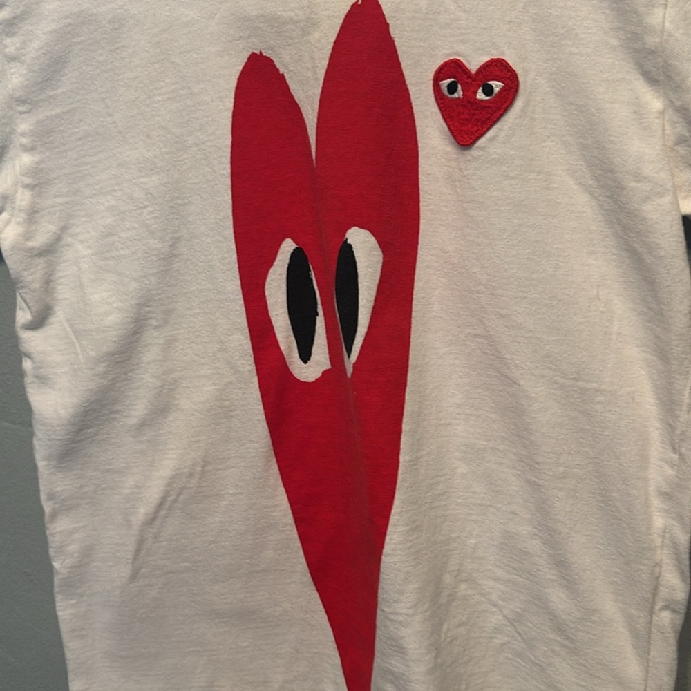 Comme des Garcons White and Red Heart T-Shirt - Picture 2 of 4